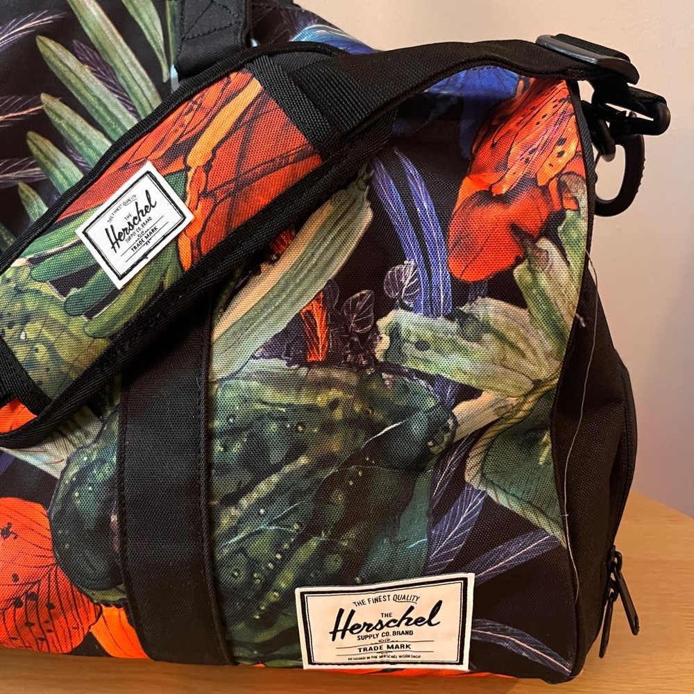 HERSCHEL brings the color! - Picture 2 of 6